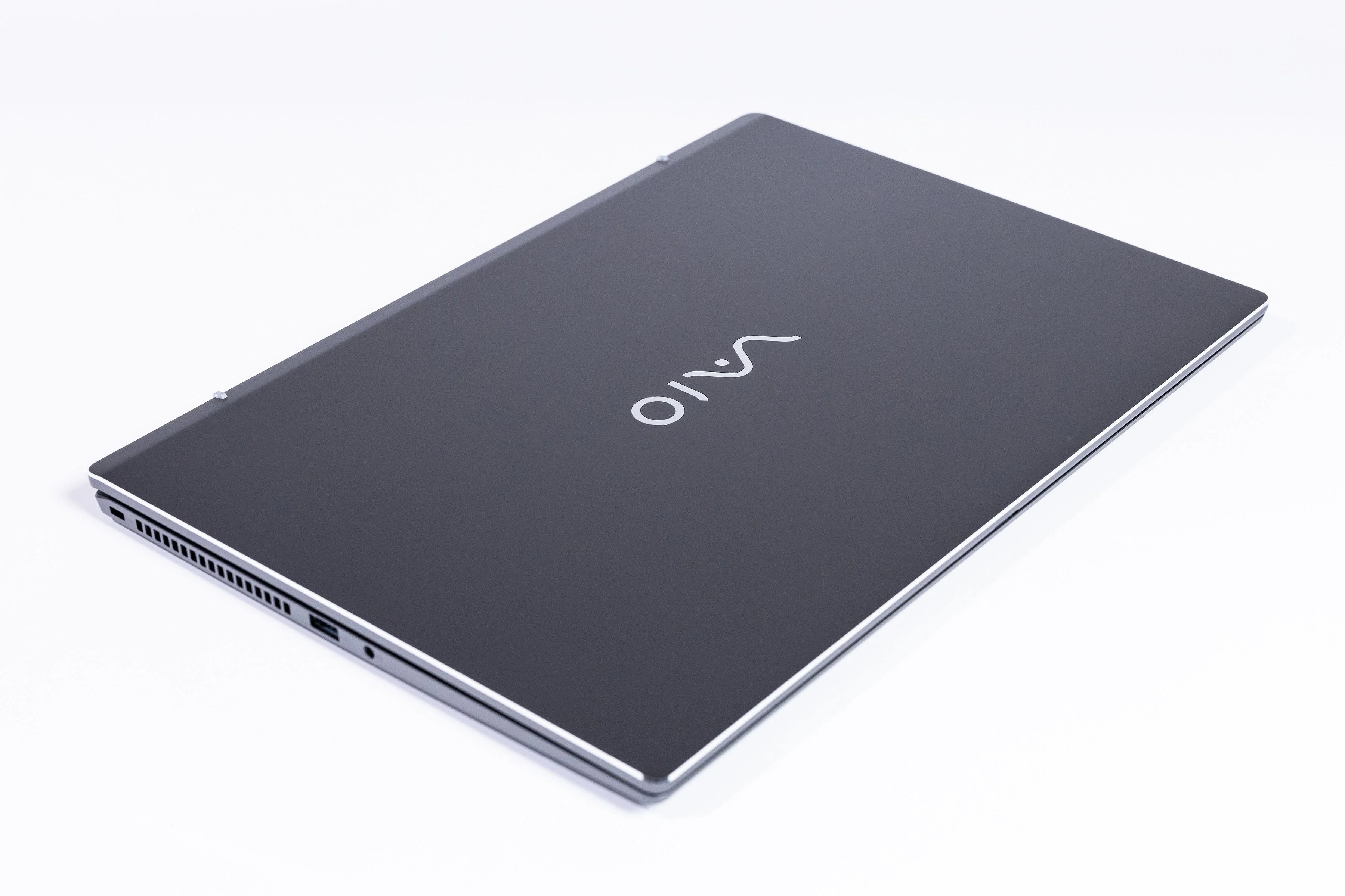 FS 16" Touch | Windows 11 Home | Intel® Core™ Ultra 7 | Aluminum - Image 10
