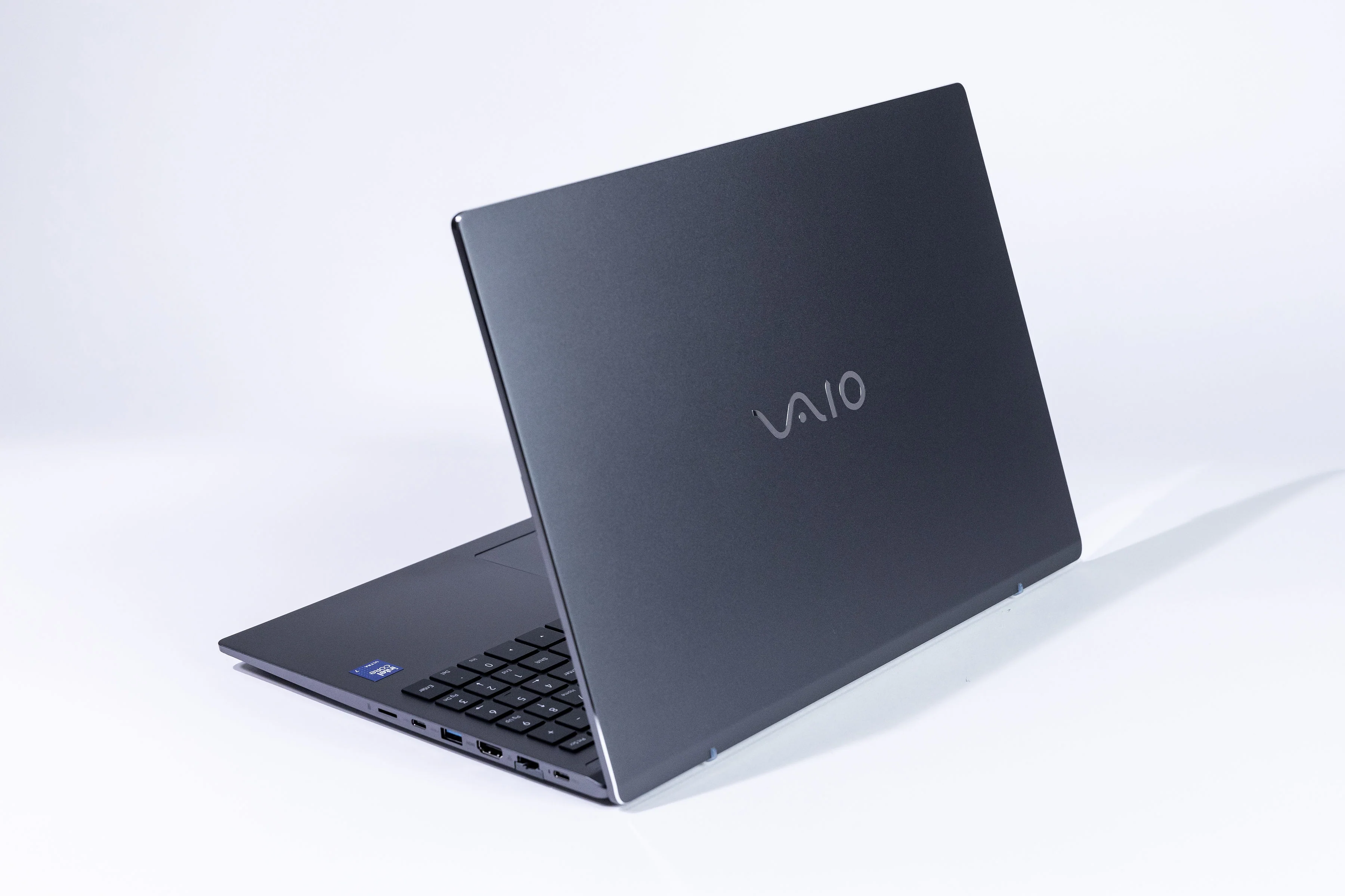 FS 16" Touch | Windows 11 Home | Intel® Core™ Ultra 7 | Aluminum - Image 3